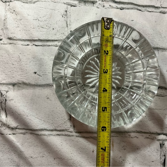 6' Glass ashtray Ornate round pressed glass starburst pattern - Picture 3 of 11